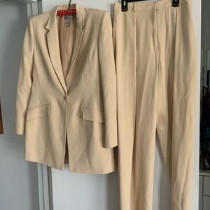 Anne Klein size 8 Buttercream color suit